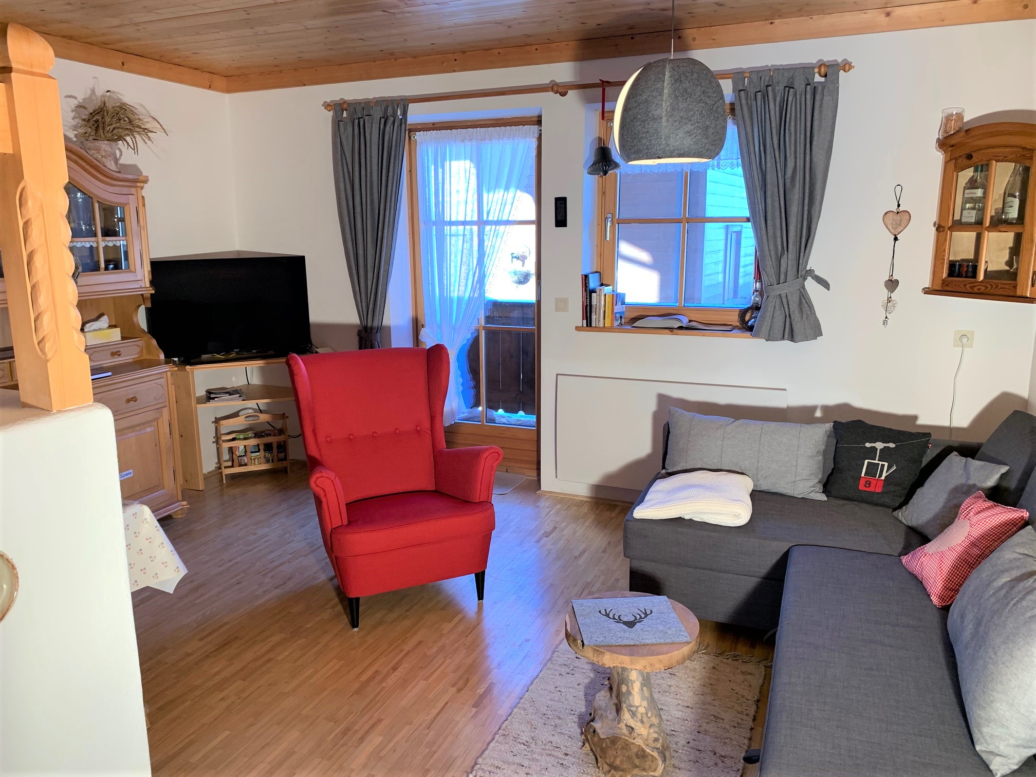 Wohnzimmer mit Ohrensessel